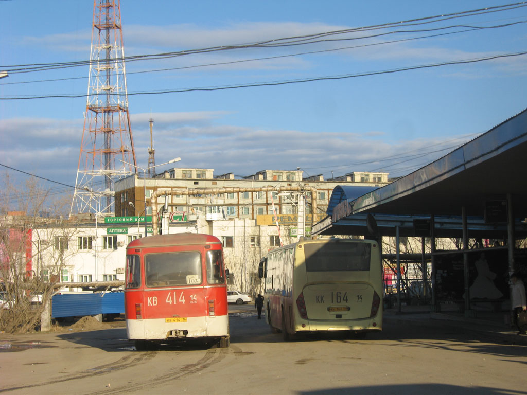 Sachos Respublika (Jakutija), LiAZ-677M (ToAZ) Nr. КВ 414 14; Sachos Respublika (Jakutija), Zonda YCK6105HC Nr. КК 164 14