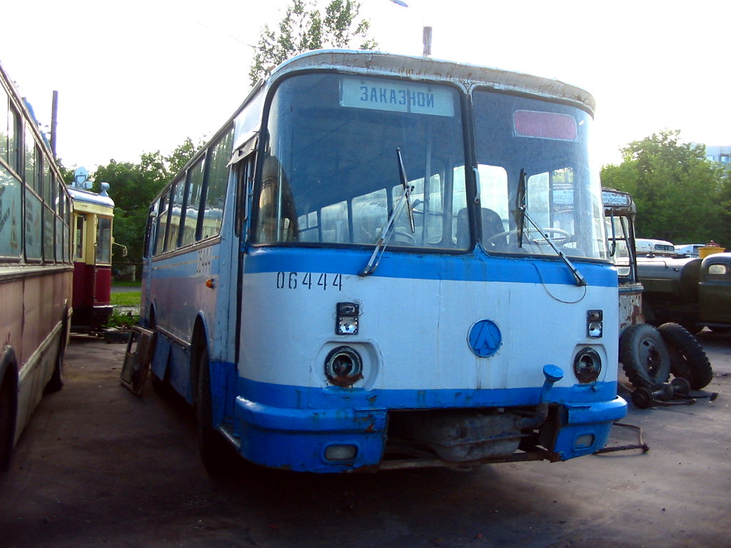 Moszkva, LAZ-695N sz.: 06444