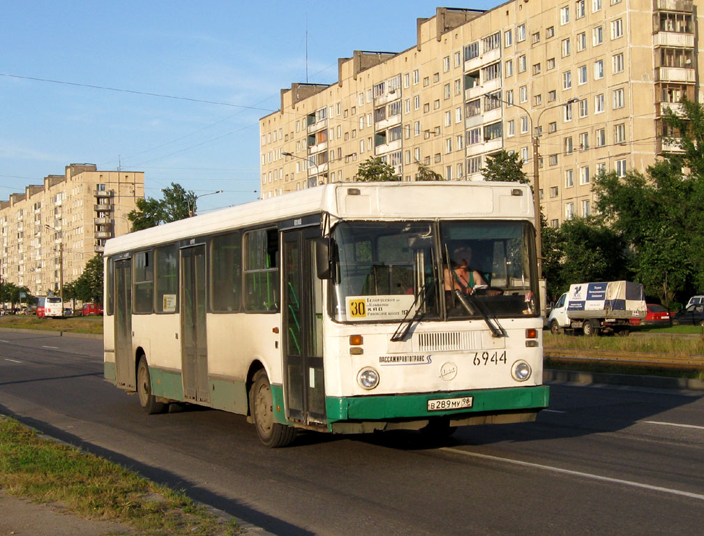 Szentpétervár, LiAZ-5256.25 sz.: 6944