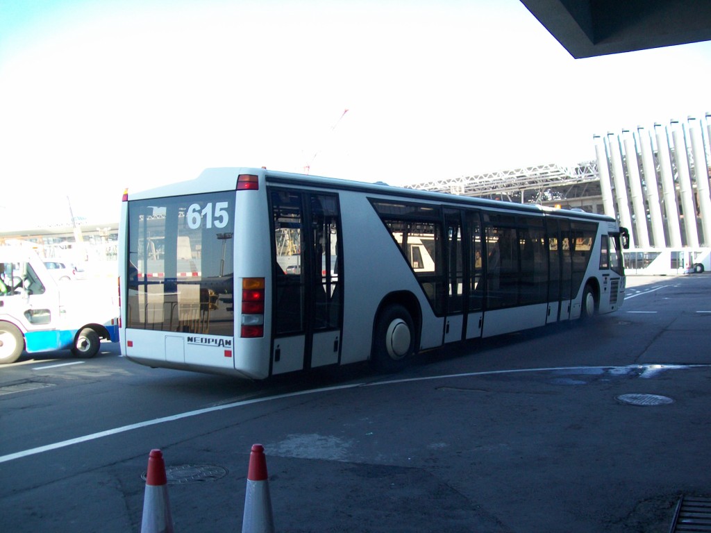 Moszkva, Neoplan N9012 sz.: 615