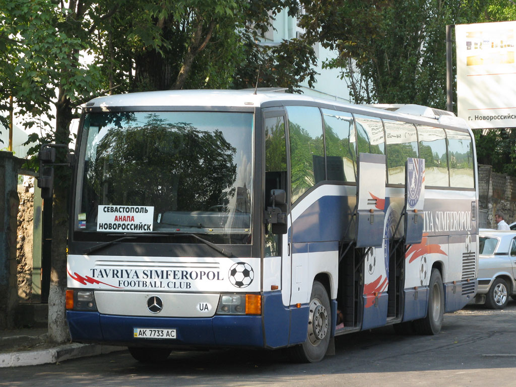 Республика Крым, Mercedes-Benz O404-15RHD-L № AK 7733 AC