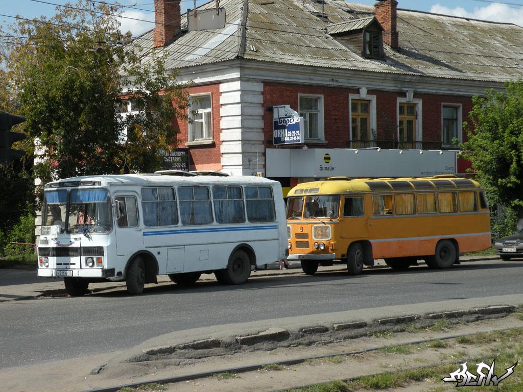 Омская область, ПАЗ-3205 (00) № Н 511 УА 55; Омская область, ПАЗ-672 № М 774 АХ 55