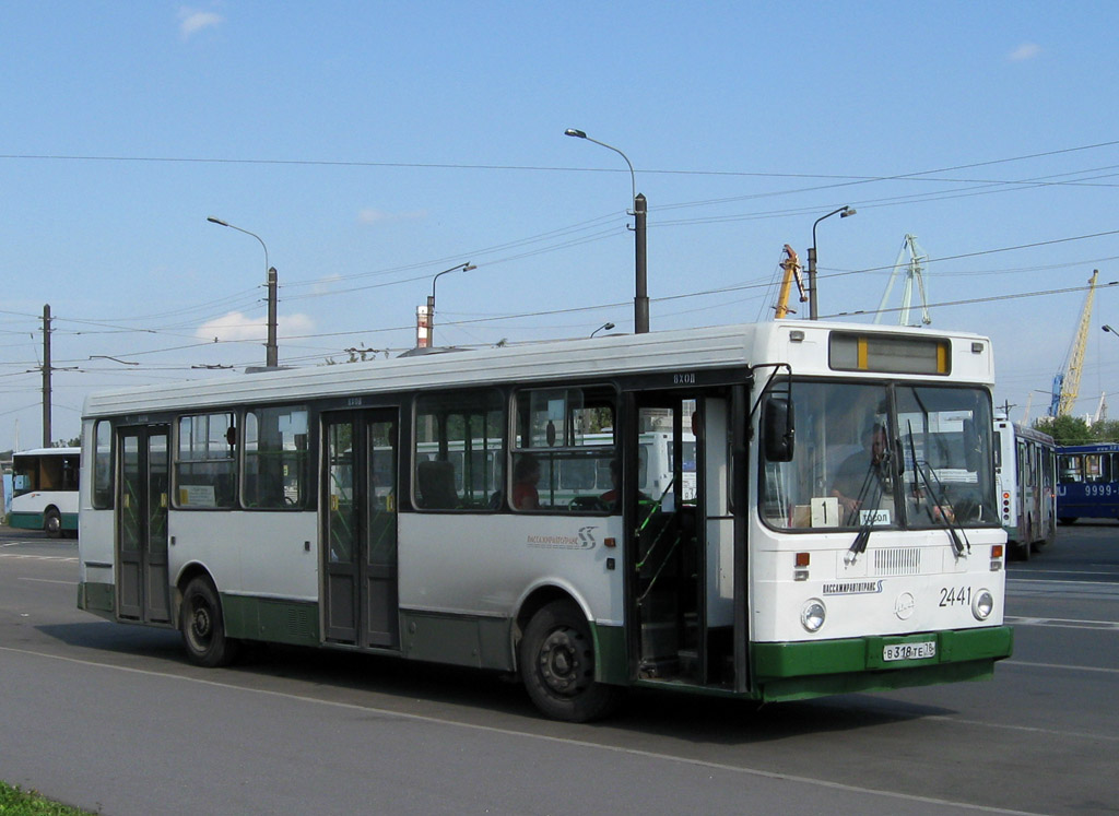 Sankt Petersburg, LiAZ-5256.25 Nr. 2441