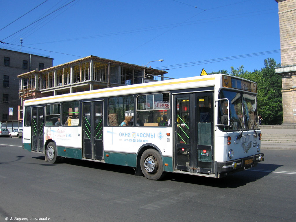 Санкт-Петербург, ЛиАЗ-5256.25 № 1228