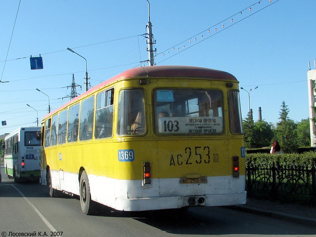 Omsk region, LiAZ-677M # 1369
