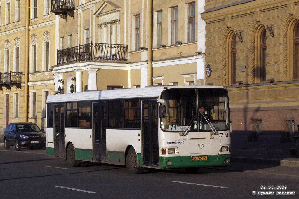 Sankt Petersburg, LiAZ-5256.25 Nr 7390