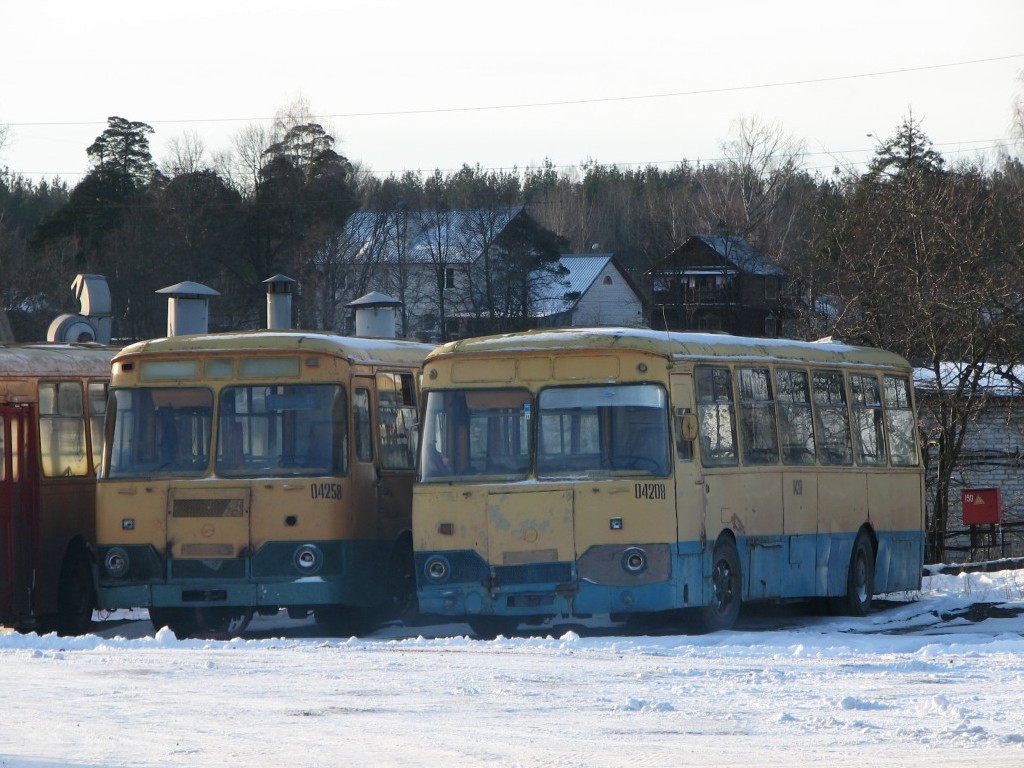 Ленинградская область, ЛиАЗ-677М № 04208; Ленинградская область, ЛиАЗ-677М № 04258