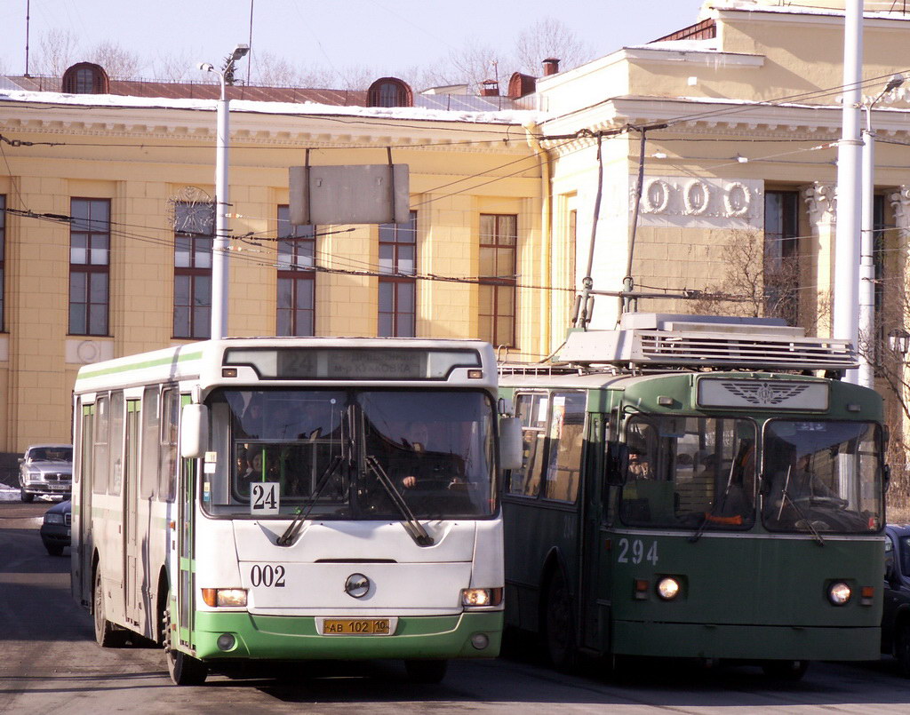 Карелия, ЛиАЗ-5256.40 № 002