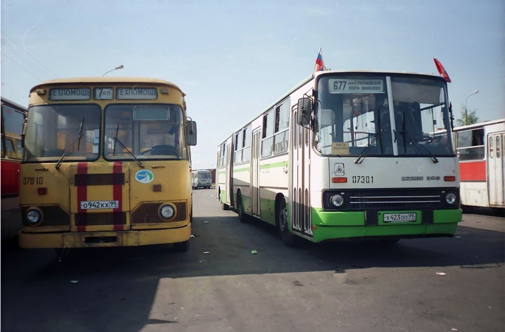 Москва, ЛиАЗ-677М № 07810; Москва, Ikarus 280.33M № 07301