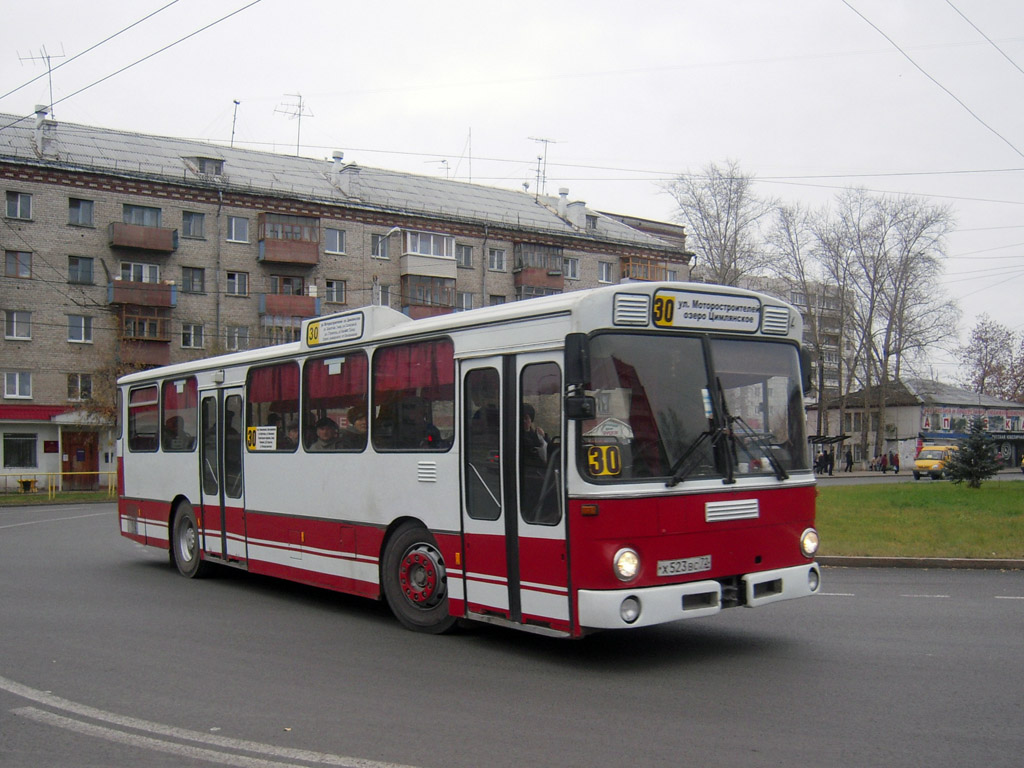 Tumen region, Mercedes-Benz O305 # Х 523 ВС 72