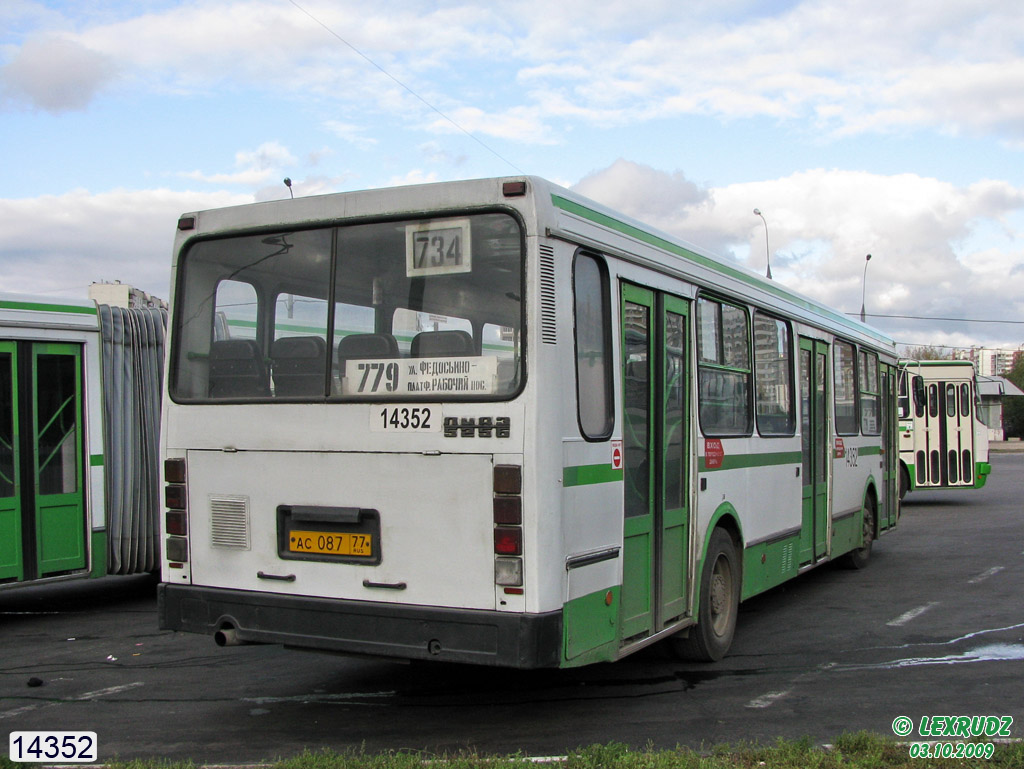 Moskva, LiAZ-5256.25 č. 14352