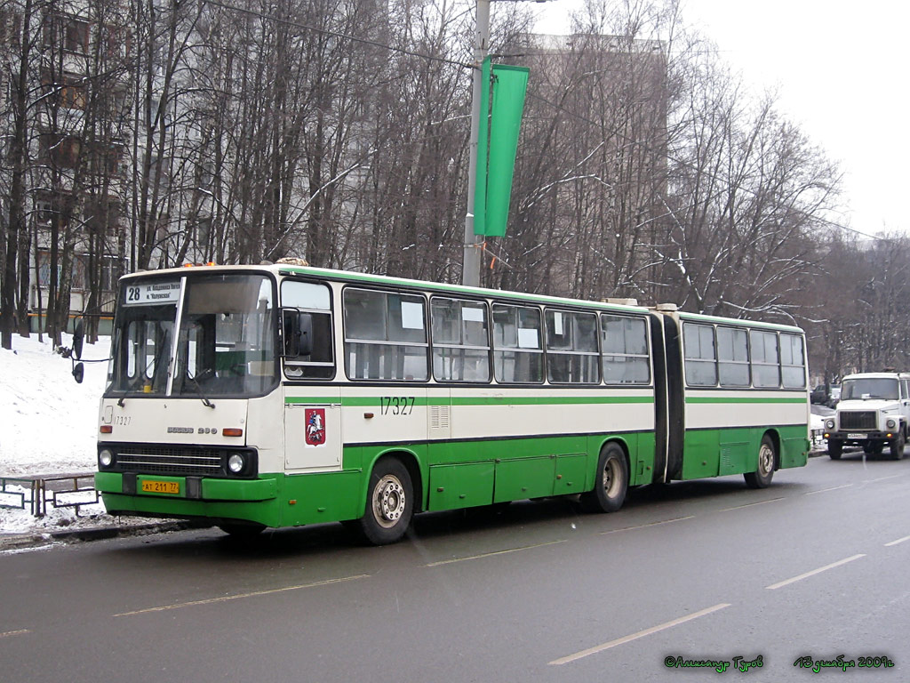 Moskau, Ikarus 280.33M Nr. 17327