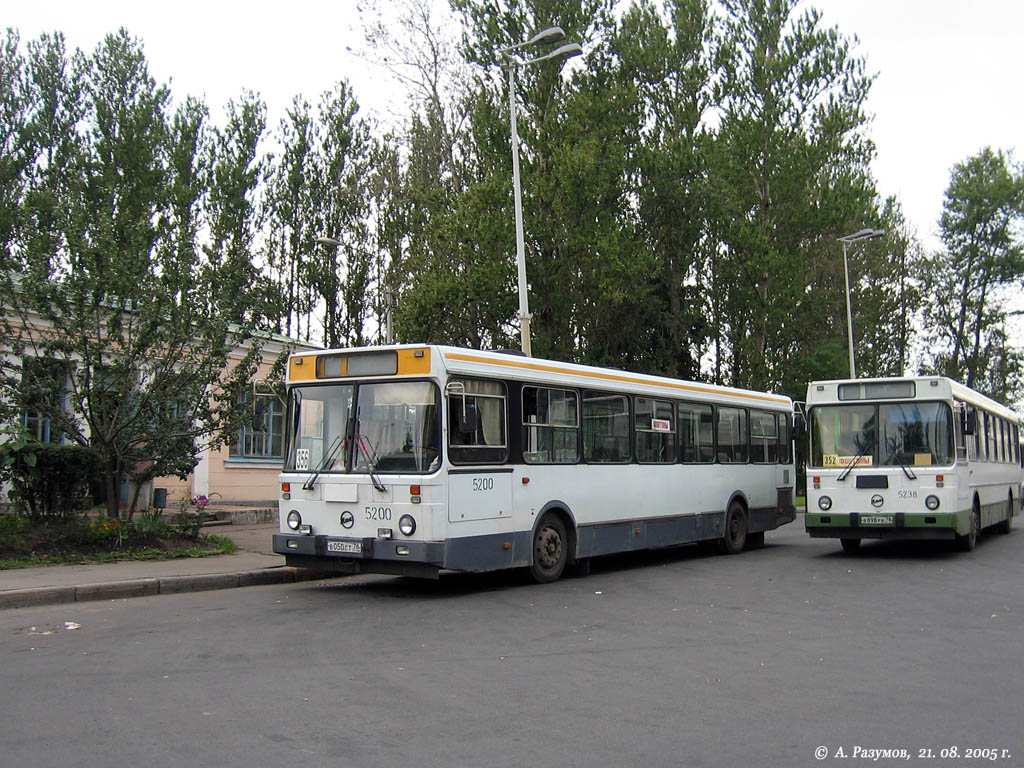 Санкт-Петербург, ЛиАЗ-5256.25 № 5200; Санкт-Петербург, ЛиАЗ-5256.00 № 5238