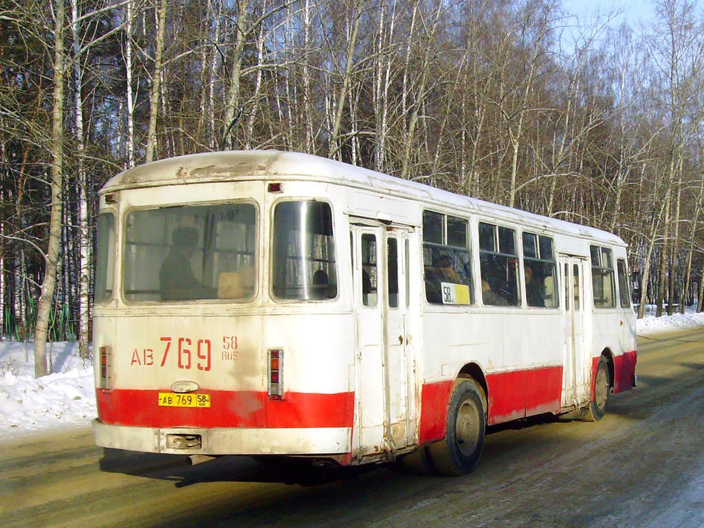 Penza region, LiAZ-677M # 52