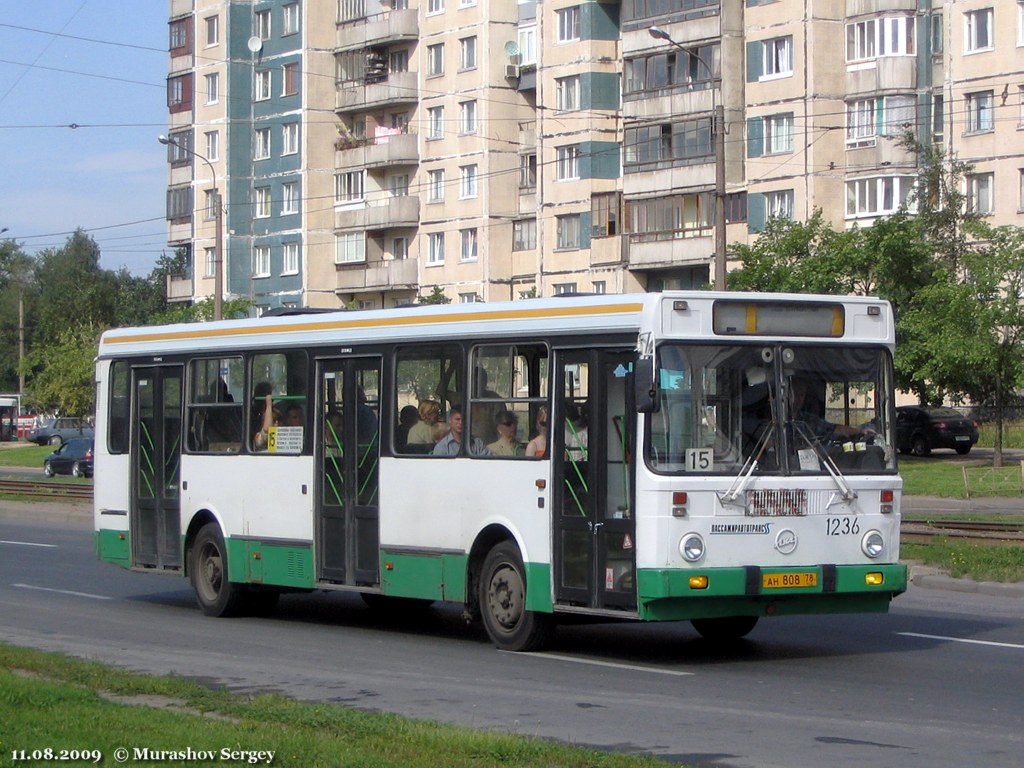 Sankt Petersburg, LiAZ-5256.25 Nr 1236