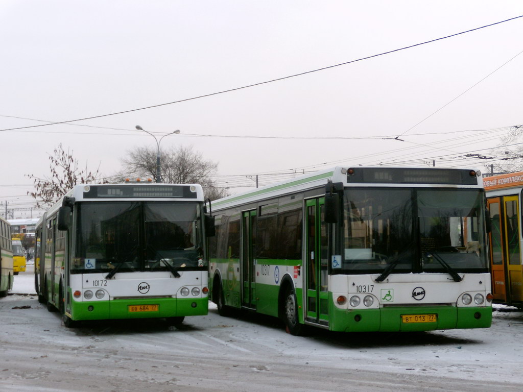 Москва, ЛиАЗ-6213.20 № 10172; Москва — Автобусные вокзалы, станции и конечные остановки