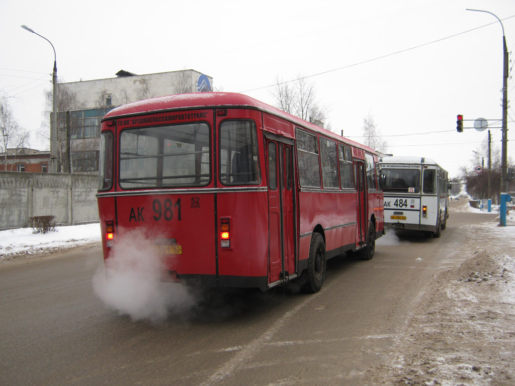 Nizhegorodskaya region, LiAZ-677M # АК 981 52