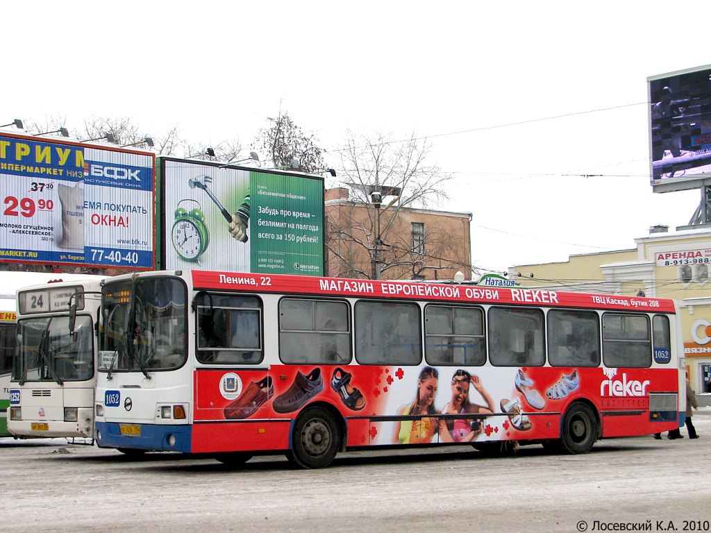 Omsk region, LiAZ-5256.45 № 1052