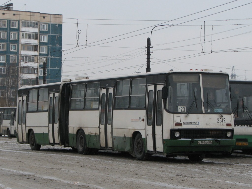 Sankt Petersburg, Ikarus 280.33O Nr. 2312