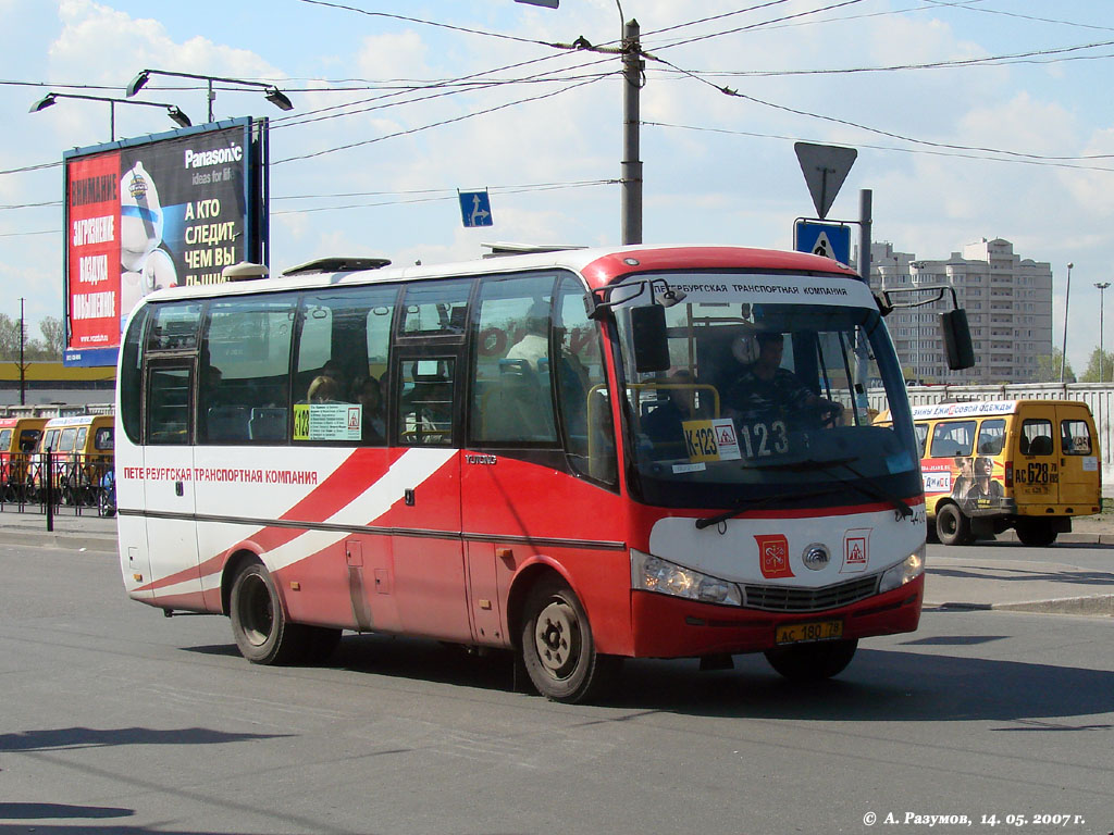 Санкт-Петербург, Yutong ZK6737D № n402