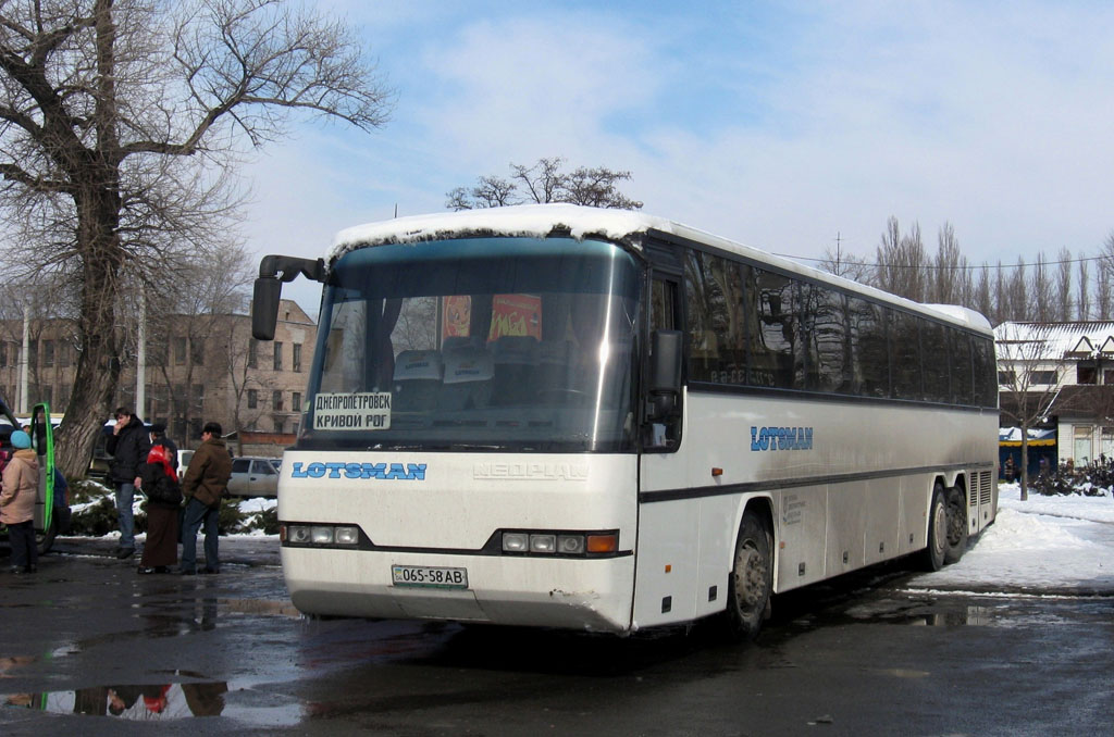 Dnipropetrovská oblast, Neoplan N318/3Ü Transliner č. 065-58 АВ