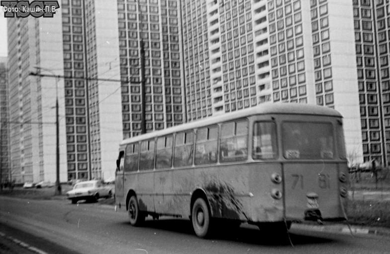 Москва 1989 г. Алтуфьевское шоссе в СССР. Автобусы 1989 советские. Алтуфьевское шоссе Бибирево 90х. Автобус СССР Лианозово.