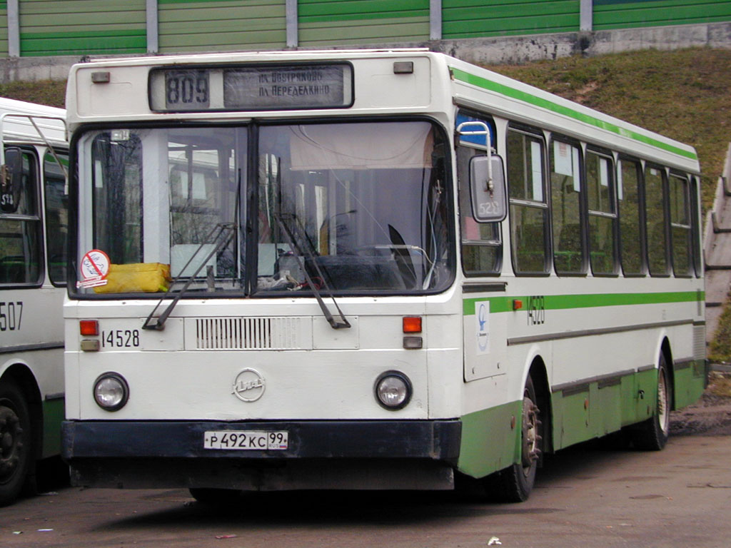 Moskva, LiAZ-5256.25 č. 14528