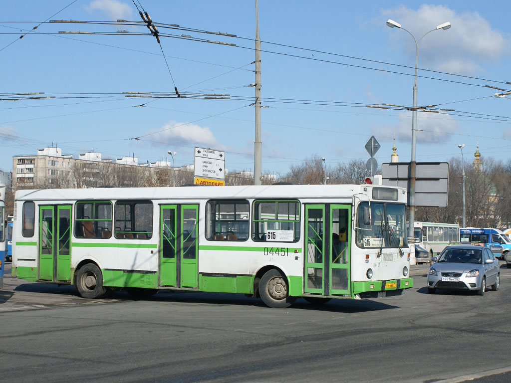 Moskva, LiAZ-5256.25 č. 04451