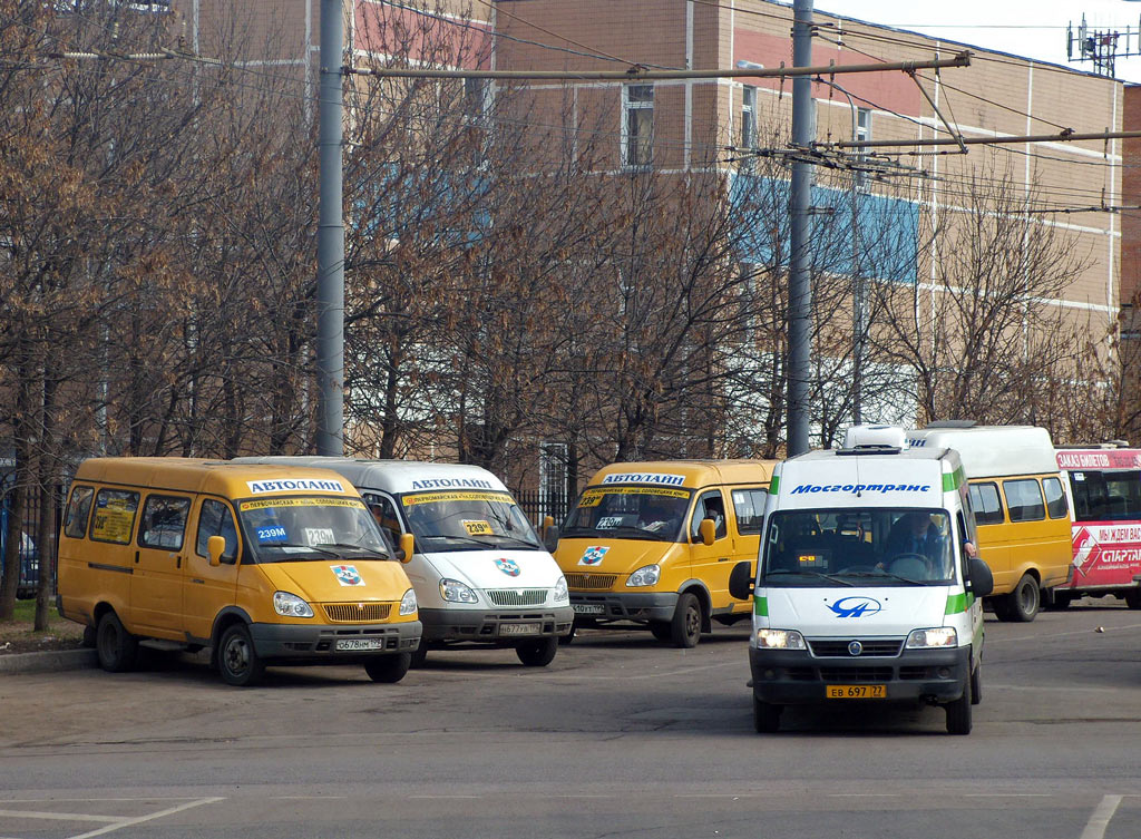 Moskva, GAZ-322132 (XTH, X96) č. О 678 НМ 199; Moskva, FIAT Ducato 244 CSMMC-RLL, -RTL č. 10189; Moskva — Bus stations