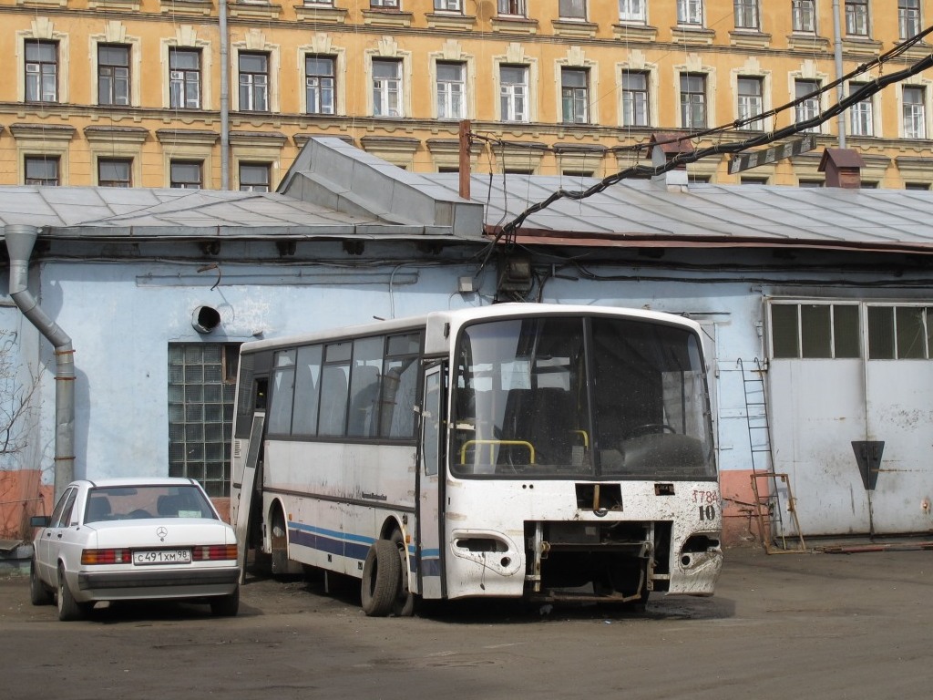 Sankt Petersburg, KAvZ-4238-00 Nr. 1784