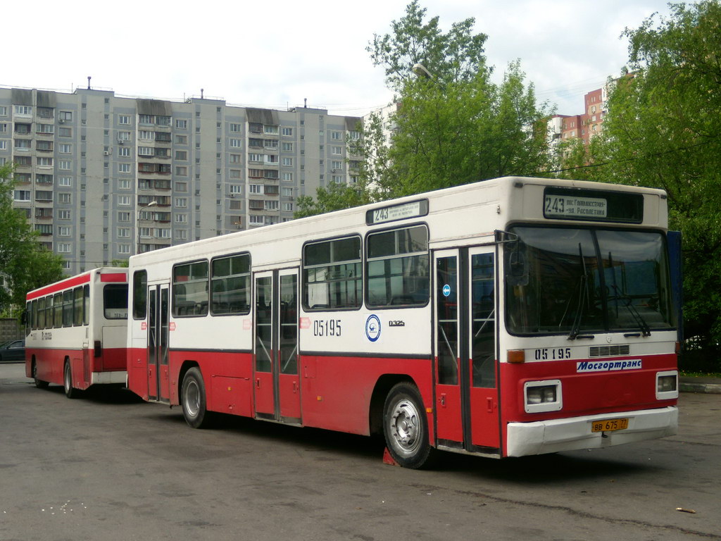 Москва, Mercedes-Benz O325 № 05195