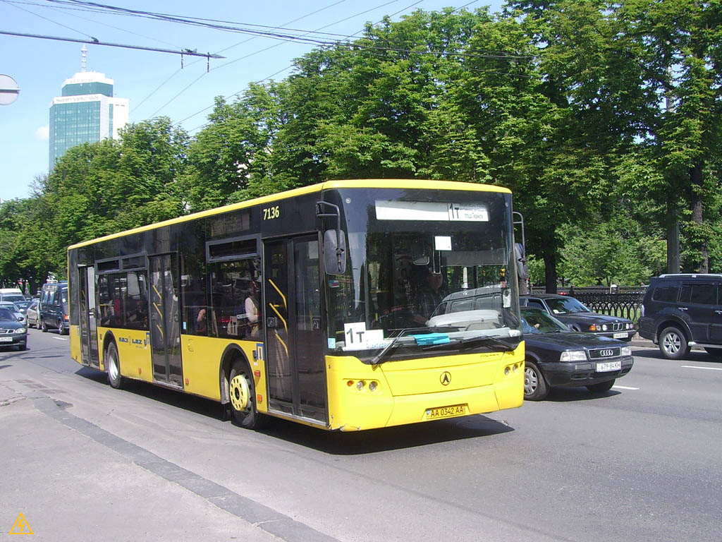 Kiew, LAZ А183D1 Nr. 7136