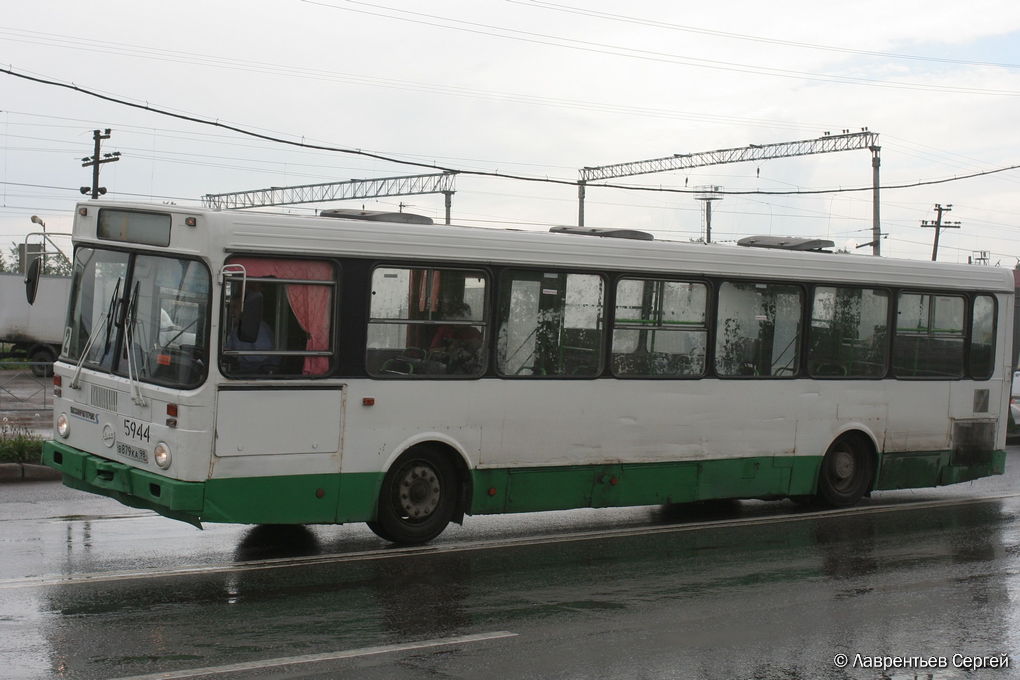 Sankt Petersburg, LiAZ-5256.25 Nr 5944