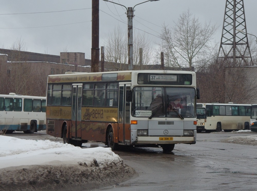 Wologda Region, Mercedes-Benz O405 Nr. АВ 308 35; Wologda Region, Scania CN112CLAA Nr. АА 952 35