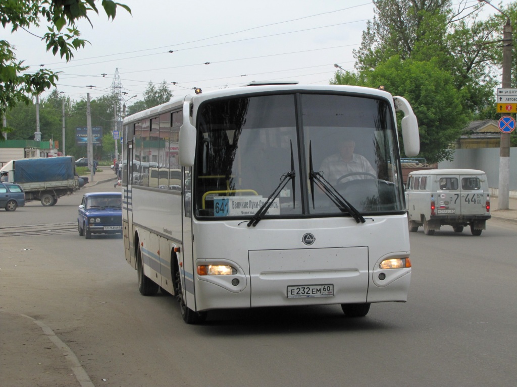 Псковская область, КАвЗ-4238-00 № Е 232 ЕМ 60 — Фото — Автобусный транспорт