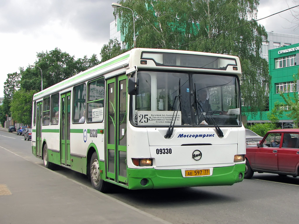 Moskva, LiAZ-5256.25 č. 09330