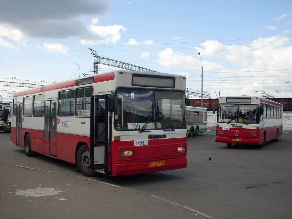 Москва, Mercedes-Benz O325 № 14560; Москва, Mercedes-Benz O325 № 14365