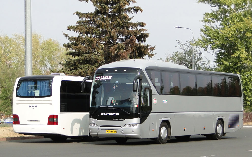 Татарстан, Neoplan P21 N2216SHD Tourliner SHD № АР 787 16; Татарстан, MAN R14 Lion's Regio C ÜL*** C № ВС 877 16