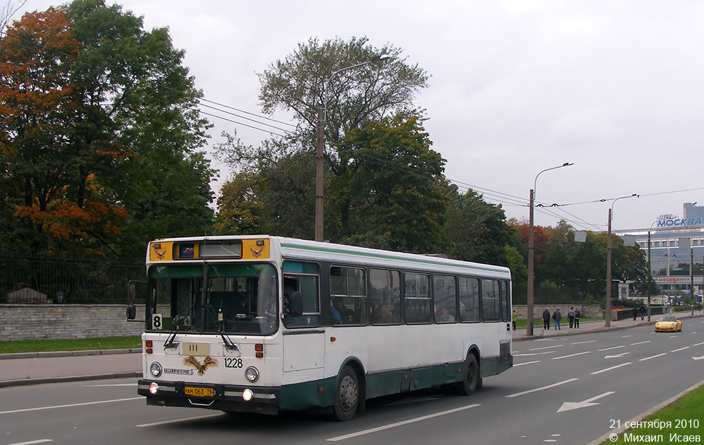 Санкт-Петербург, ЛиАЗ-5256.25 № 1228