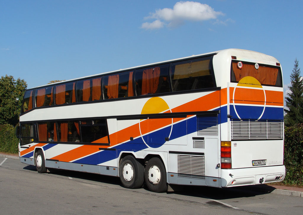 Киев, Neoplan N122/3L Skyliner № AA 5820 TC