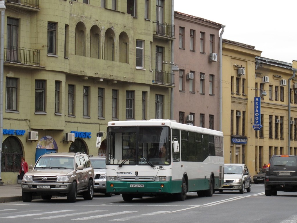 Sankt Petersburg, NefAZ-5299-30-32 Nr 2180