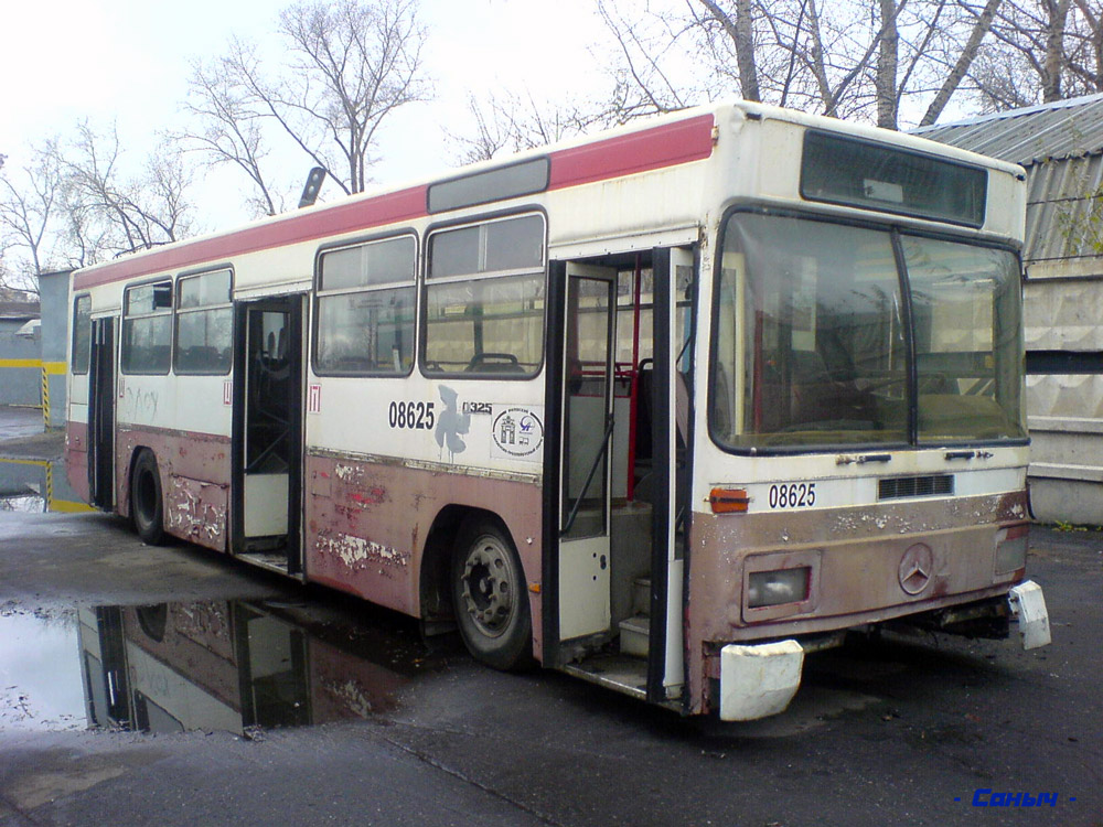 Moskva, Mercedes-Benz O325 č. 08625