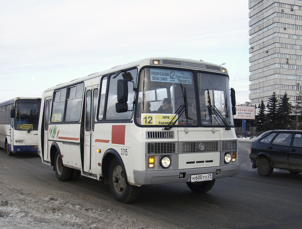 Номер автовокзала архангельск. Автобус ПАЗ Архангельск. Автобус 44 Архангельске. Старые автобусы в Архангельске 2017 не пазик.