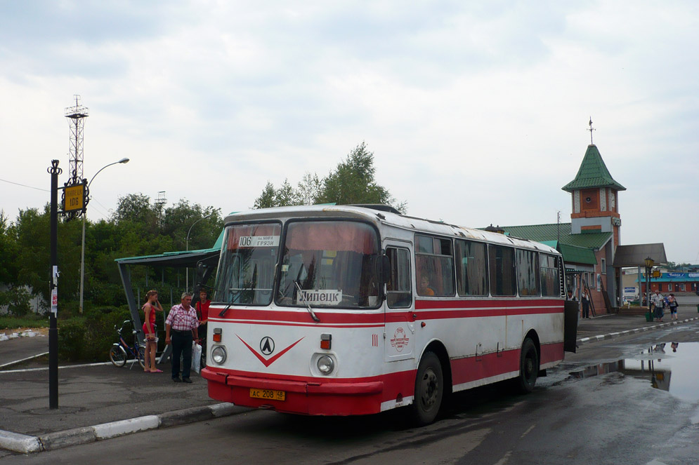 Автобусы грязи липецк. Автостанция грязи Липецкой области. ЛАЗ Липецкая область. ЛАЗ 695 грязи. Автобусы ЛАЗ Липецкая область.