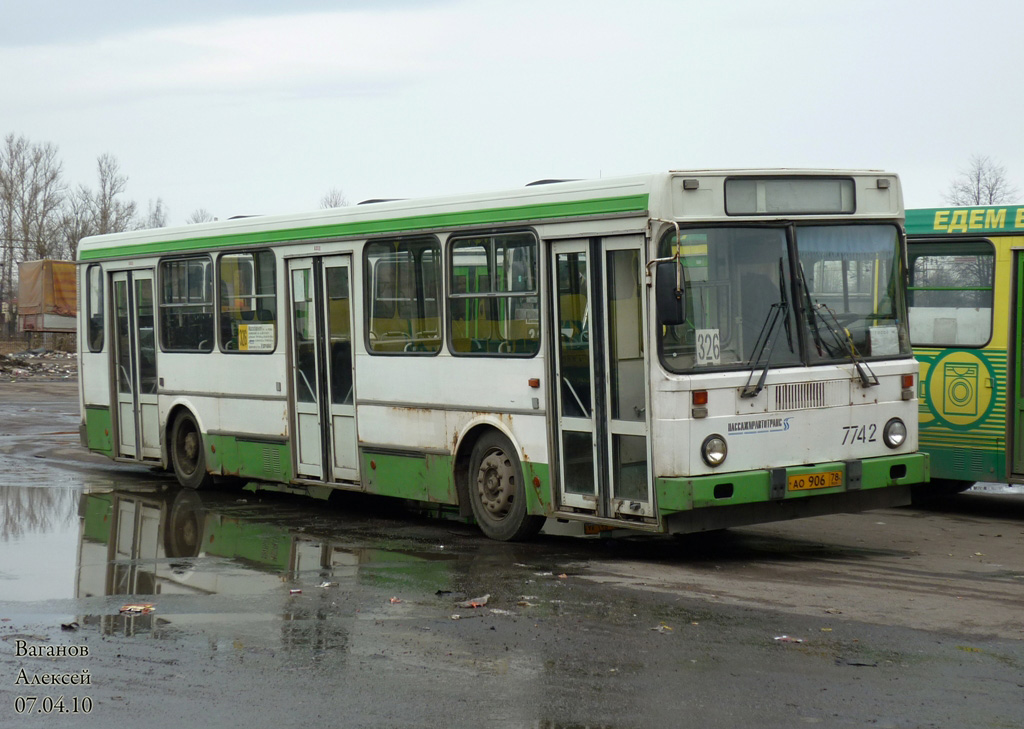 Санкт-Петербург, ЛиАЗ-5256.00 № 7742