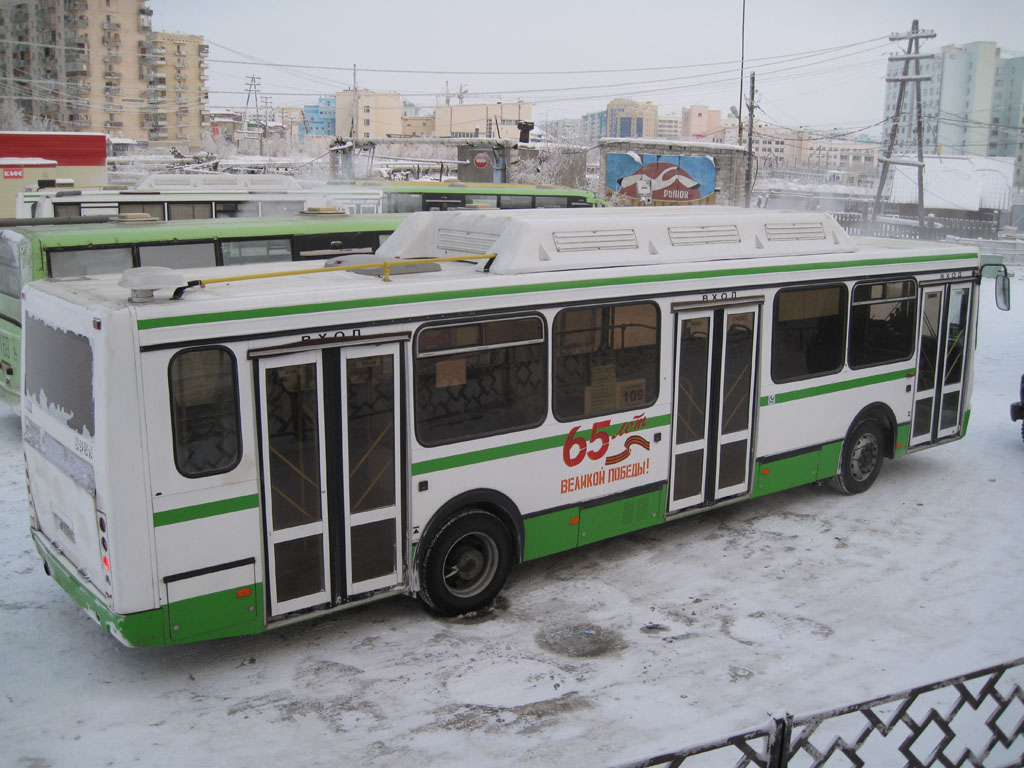 Sacha (Jakucja), LiAZ-5256.57 Nr В 975 ЕС 14