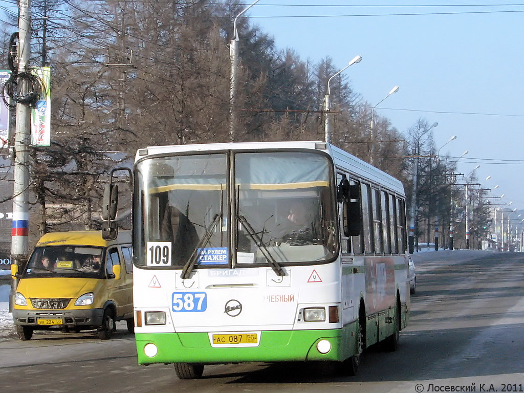 Омская область, ЛиАЗ-5256.45 № 587