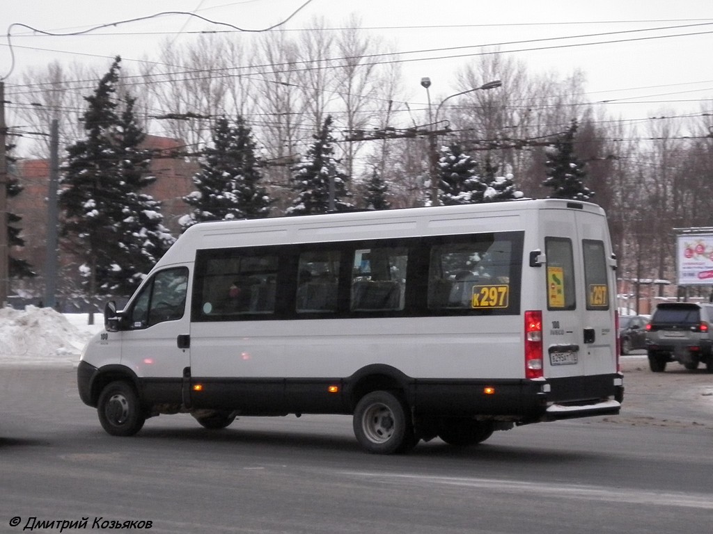 Szentpétervár, Nizhegorodets-2227UT (IVECO Daily) sz.: 100