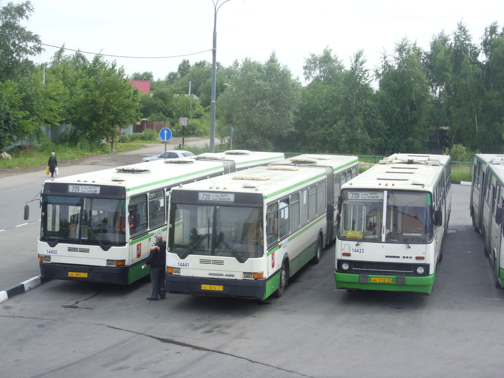 Москва, Ikarus 280.33M № 14423; Москва — Автобусные вокзалы, станции и конечные остановки