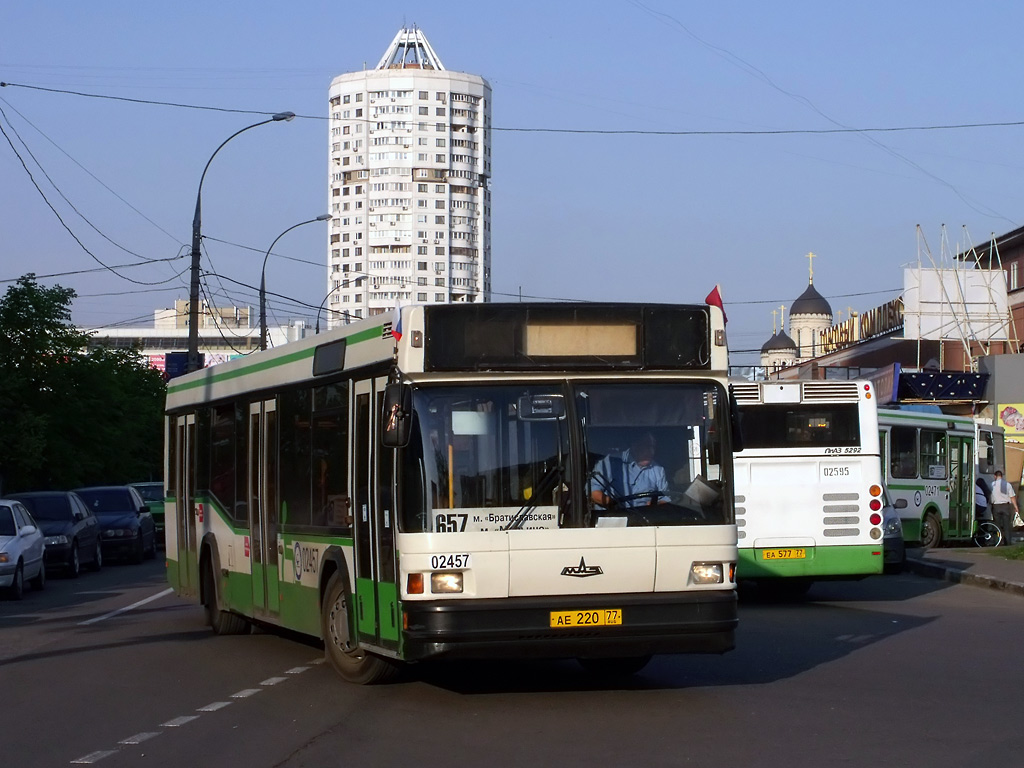 Moskau, MAZ-103.060 Nr. 02457; Moskau, LiAZ-5292.20 Nr. 02595